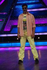 Akshay Kumar on the sets of Dance India Dance to promote Rowdy Rathore in Famous Studio on 10th April 2012 (30).JPG